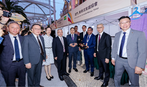 經濟財政司司長戴建業巡視文化週攤位